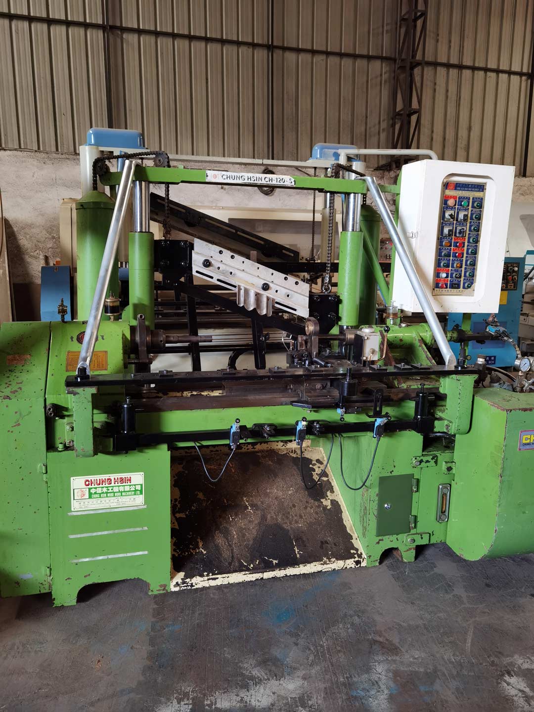 臺灣中信背刀車床