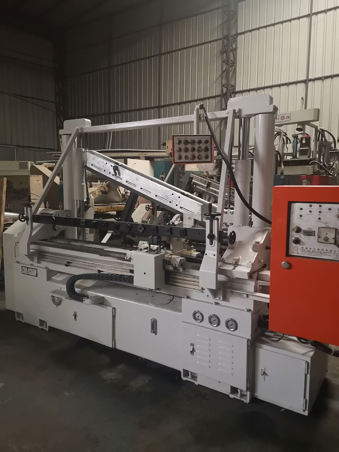 俊峰全自動(dòng)背刀車床