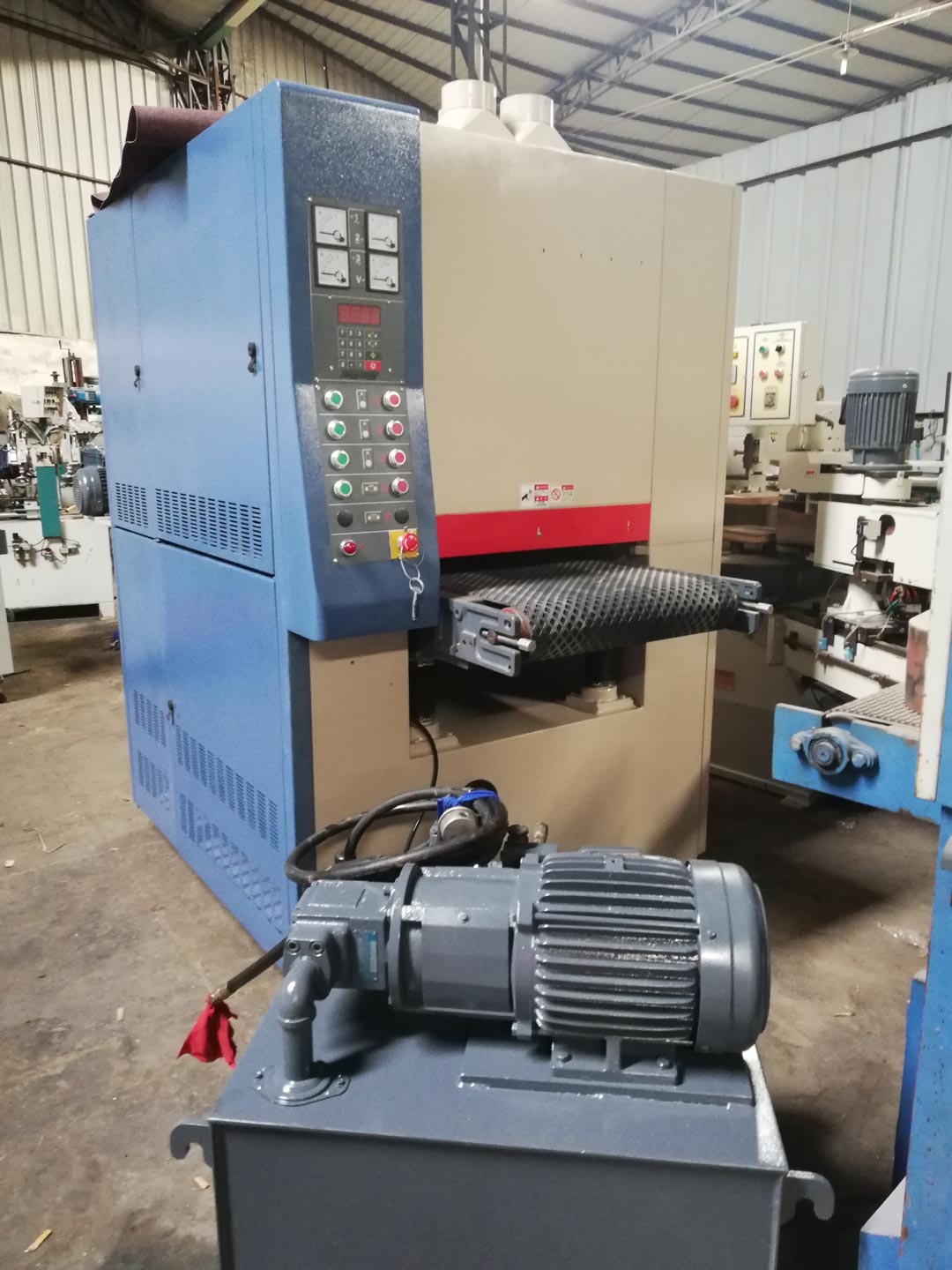 臺灣震蕭砂光機