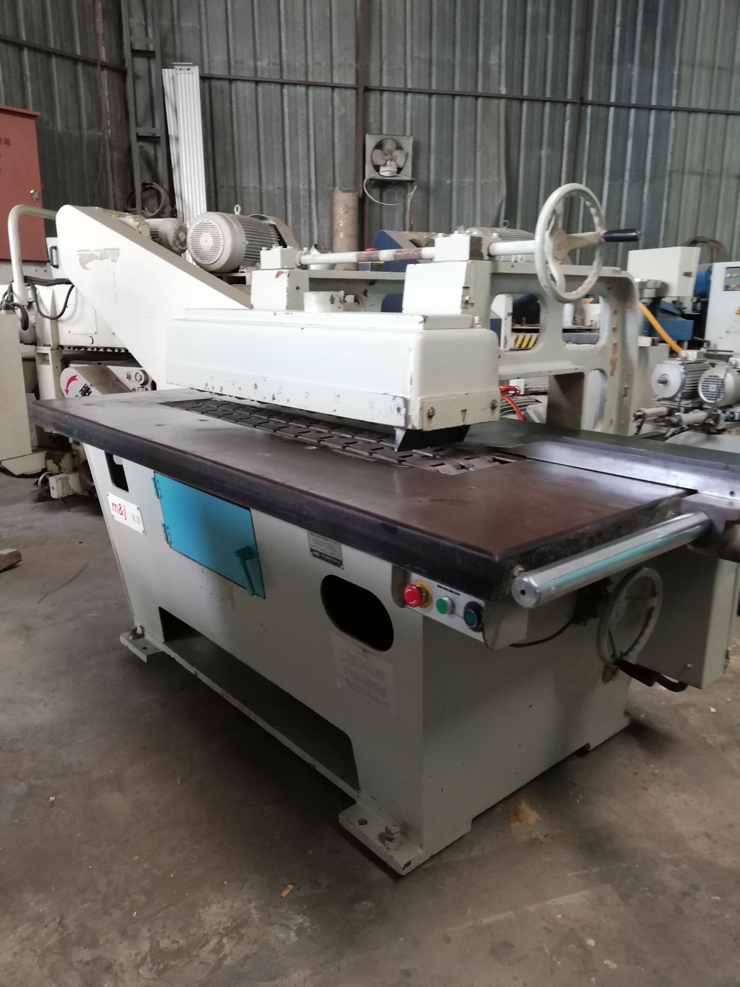 臺灣縱橫修邊鋸