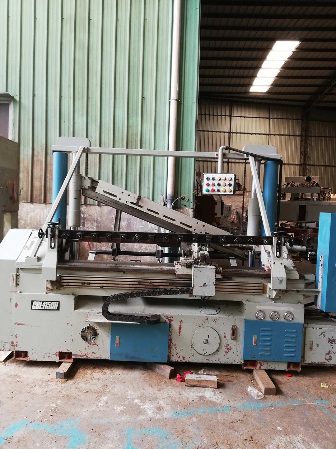 二手臺灣駿峰背刀車床