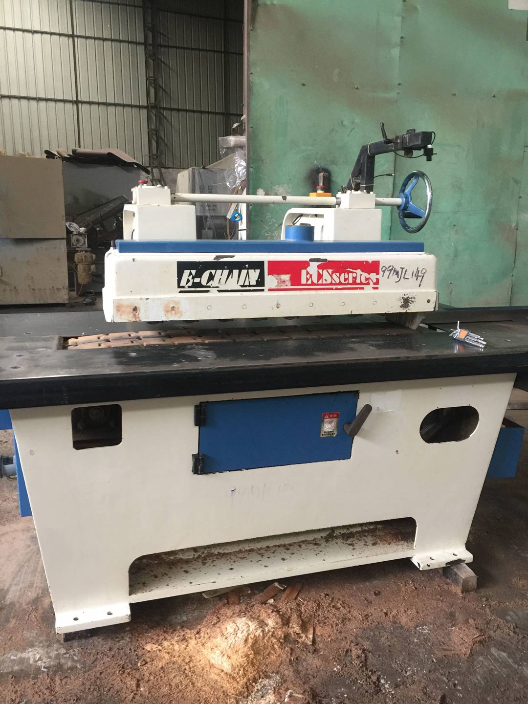 臺灣縱鋸修邊機