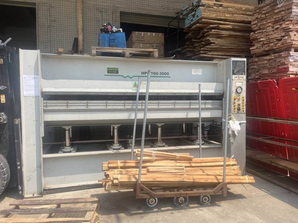 三米木工貼皮熱壓機(jī)